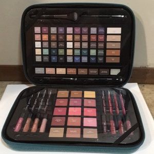 ULTA GORGEOUS ON THE GO - 93 PIECE MAKEUP KIT TEAL